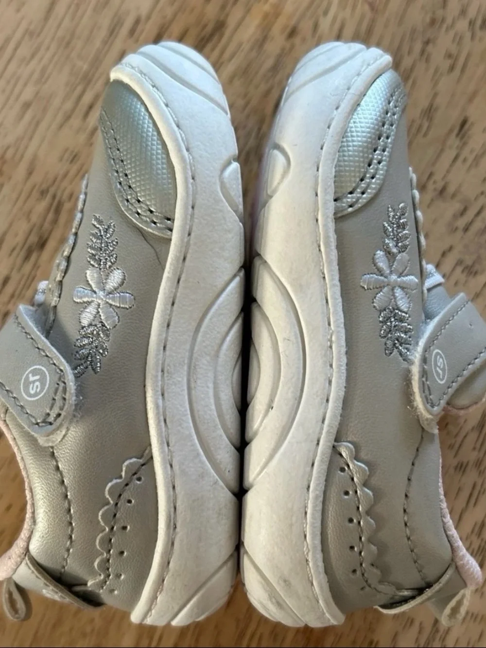Stride Rite 360 SR TAYE 2.0 Natalia Infant shoe Sz. 4M, Gently Used.